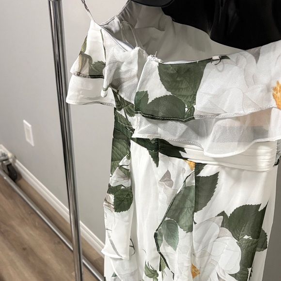 Elegant White and Green Floral Dress - Picture 6 of 7